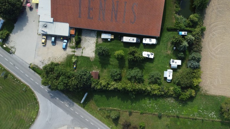 Luftbildaufnahme Tennishalle Petronell