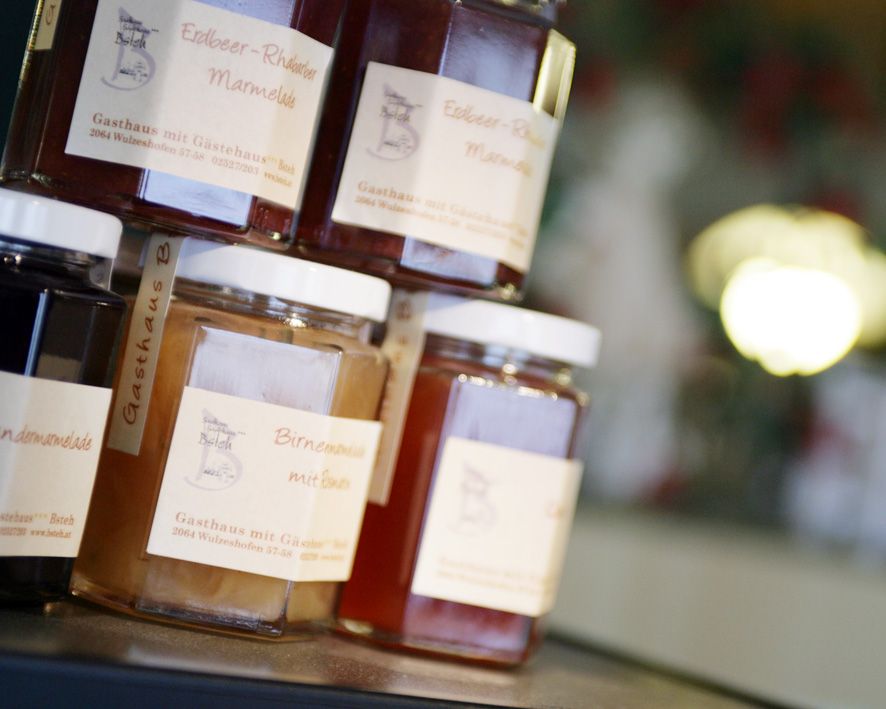 Gläser mit Marmelade vom Gästehaus Bsteh.