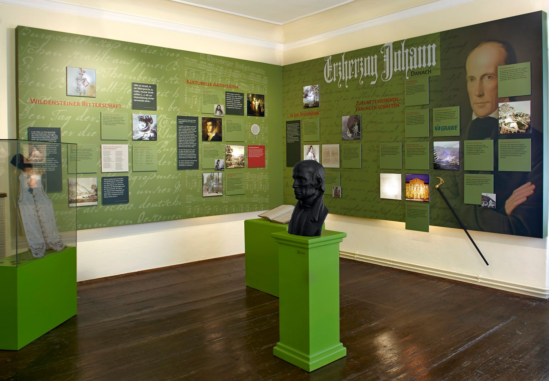 Ausstellungsraum über Erzherzog Johann mit Infotafeln und Büste.