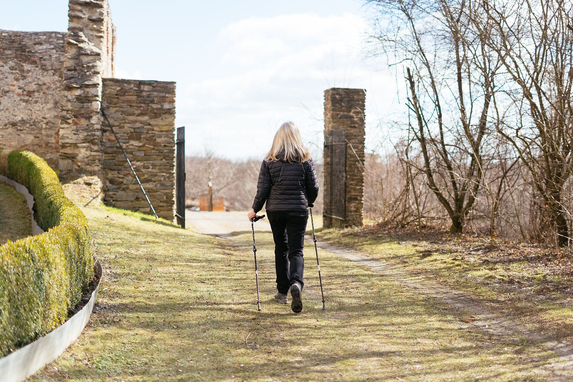 Bewegung in der freien Natur rund um das Kloster Pernegg ist ein wichtiges Element in Gini Czernins Fastenkursen.