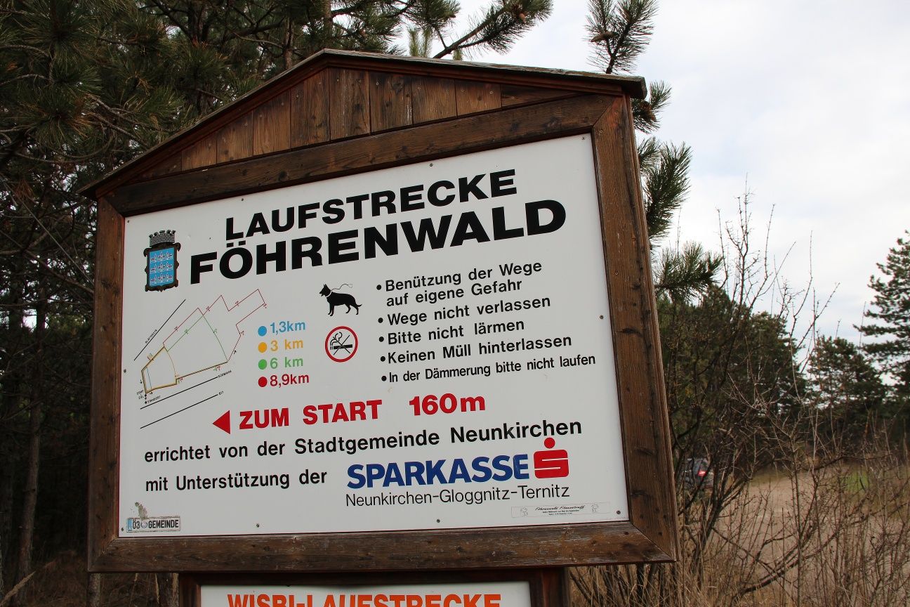 Laufstrecke Föhrenwald Hinweistafel