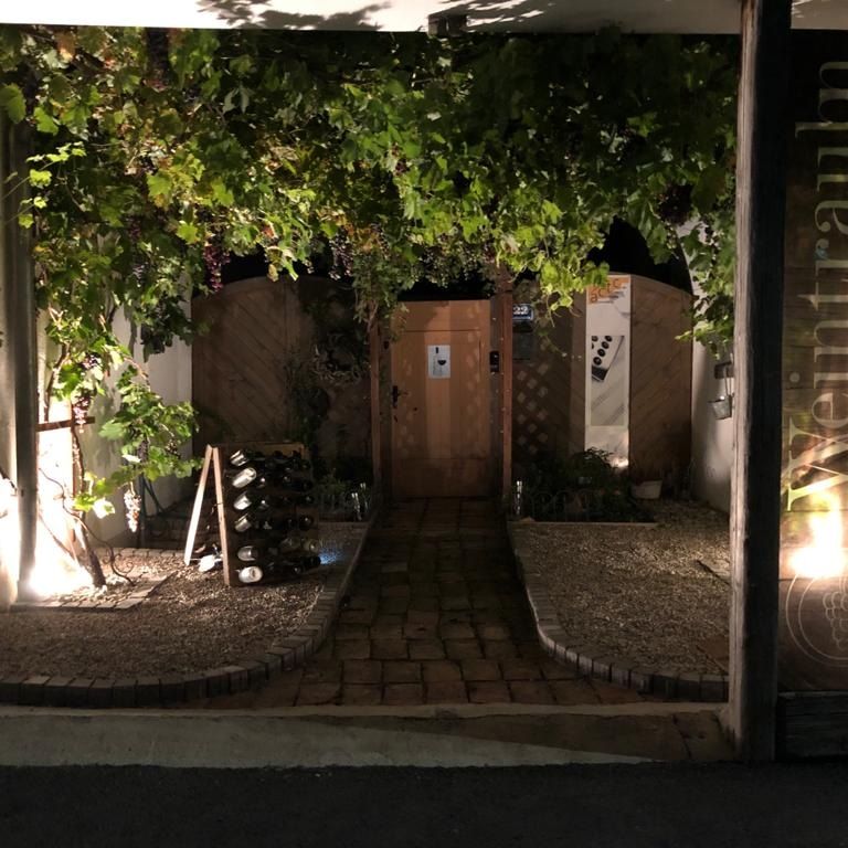 Eingang Weinlokal Willendorf 