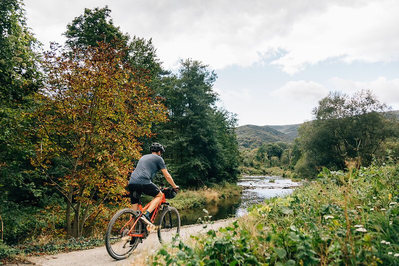 Rad fahren, Radeln am Wasser, Wienerwald