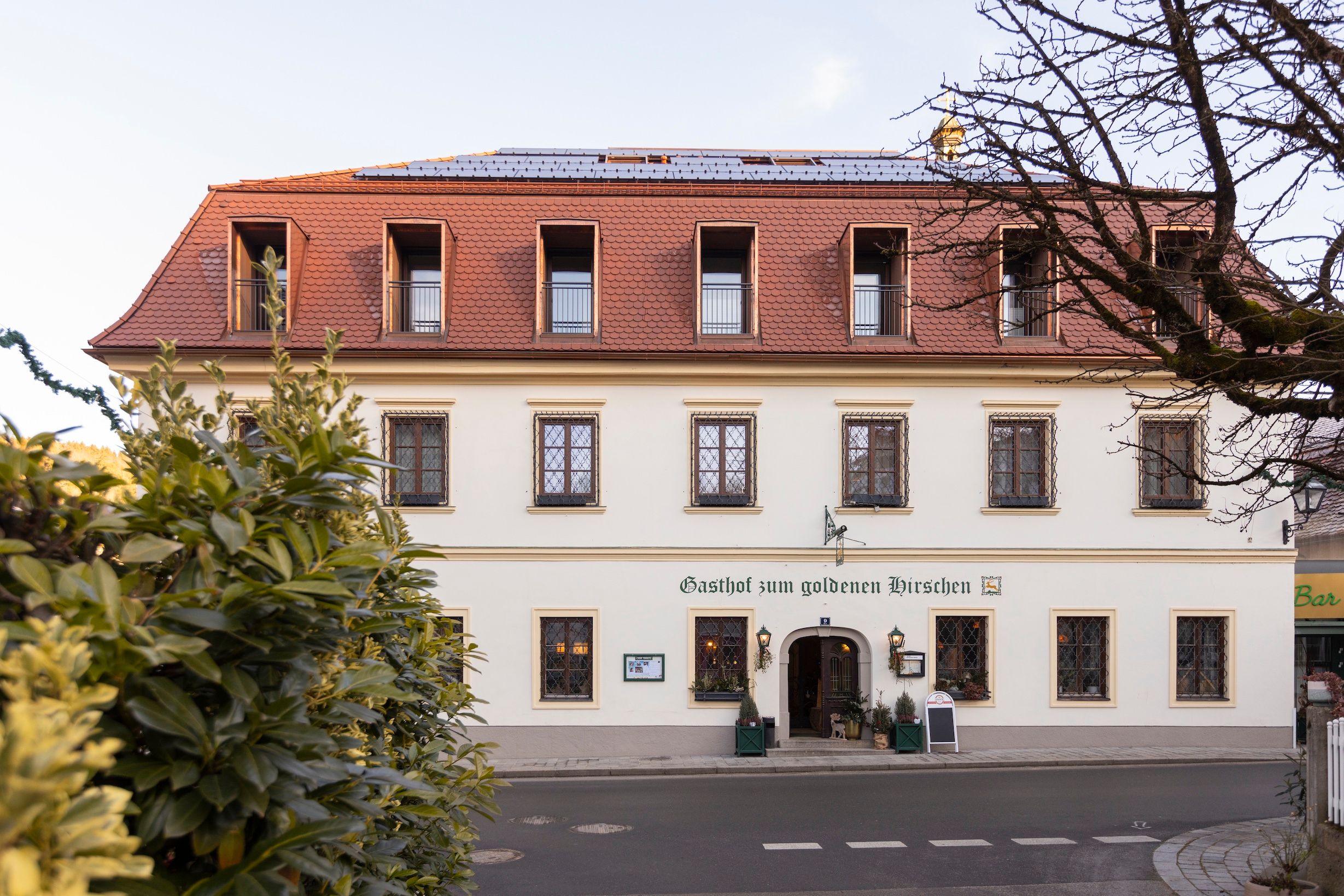 Zimmer & Apartments "Gasthof zum Goldenen Hirschen"