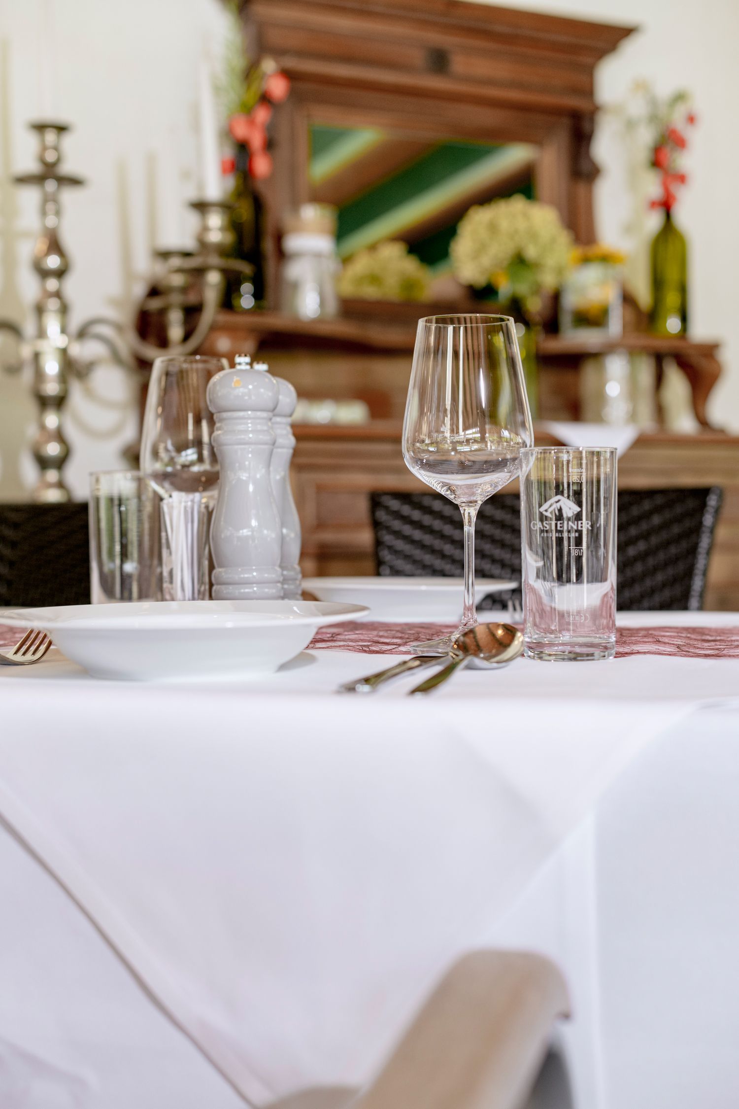 Gasthof Hoffmann, gedeckter Tisch 