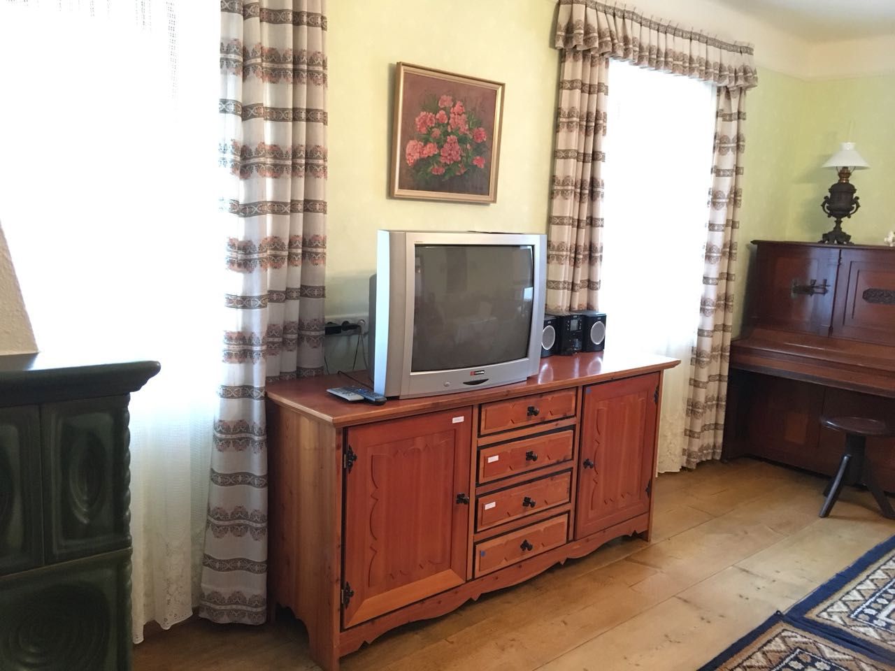 Wohnzimmer mit Klavier 