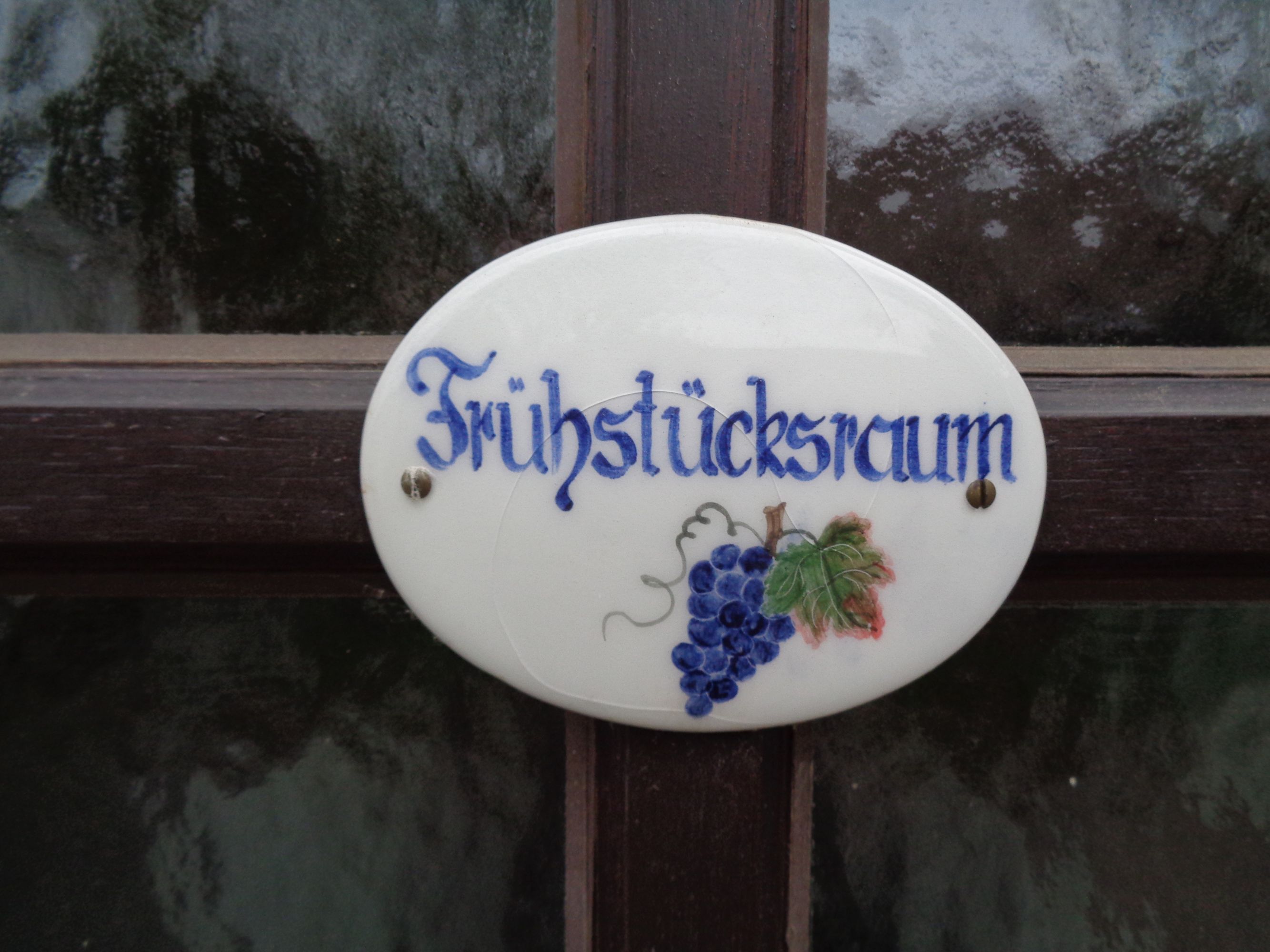 Schild mit der Aufschrift "Frühstücksraum".
