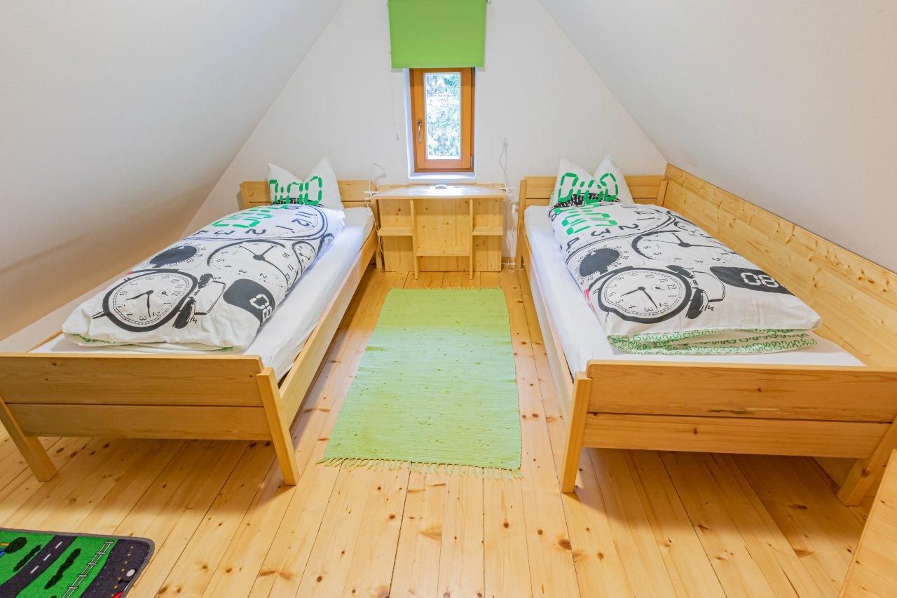 Zimmer mit zwei Einzelbetten