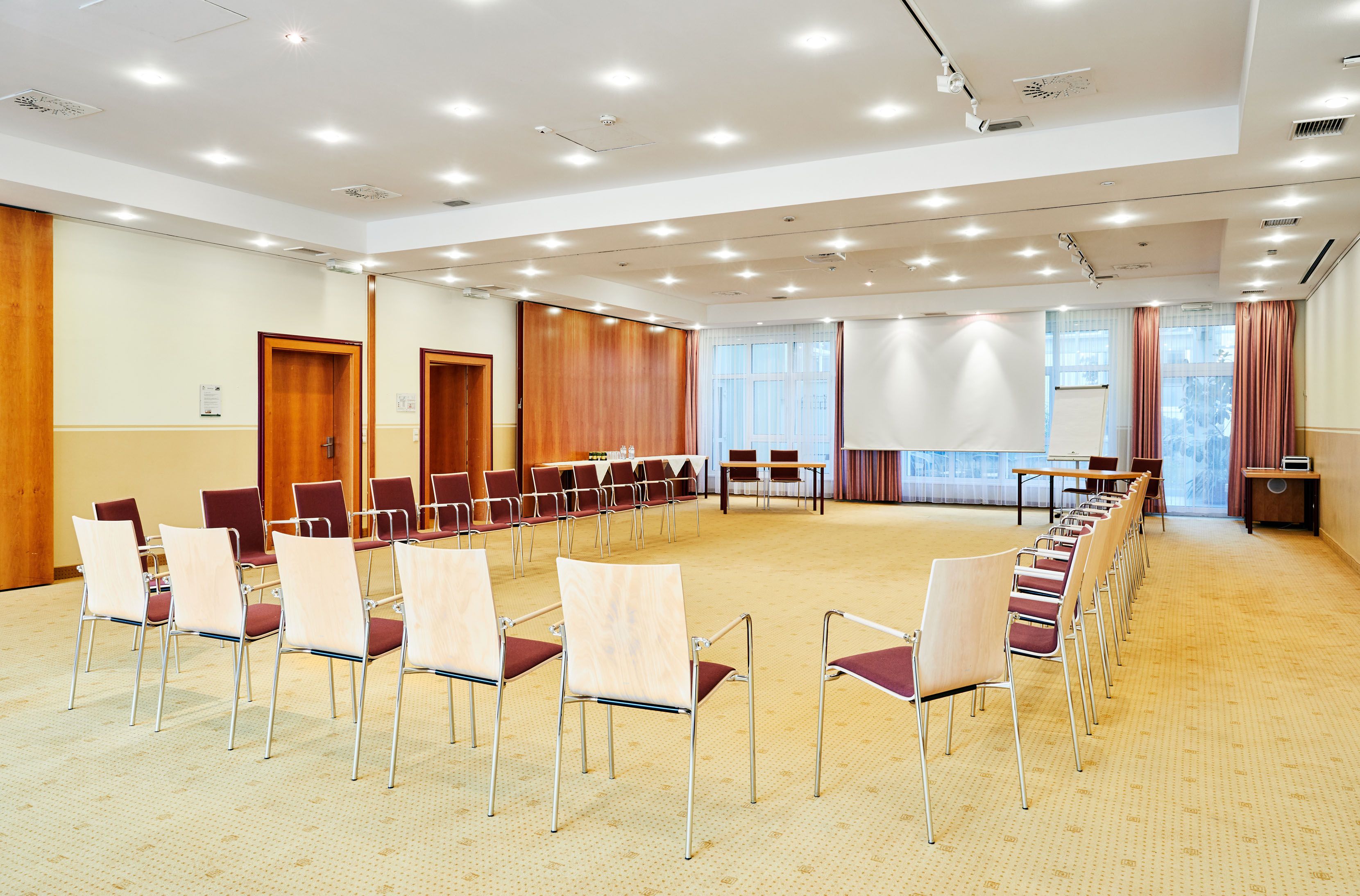Konferenzraum mit Stuhlkreis im Hotel Schneeberghof.