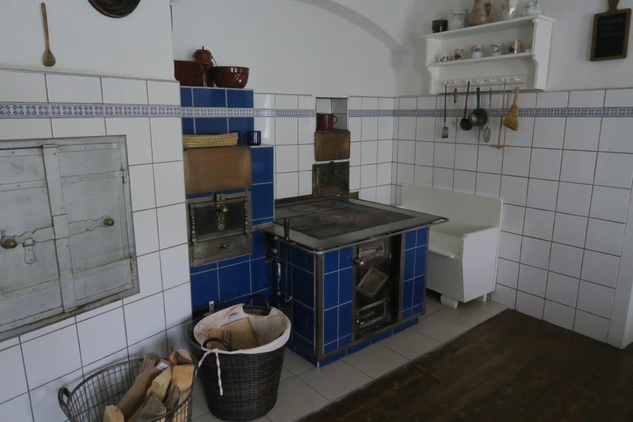 Ferienhaus Dörrmühle- Küche mit Holzofen
