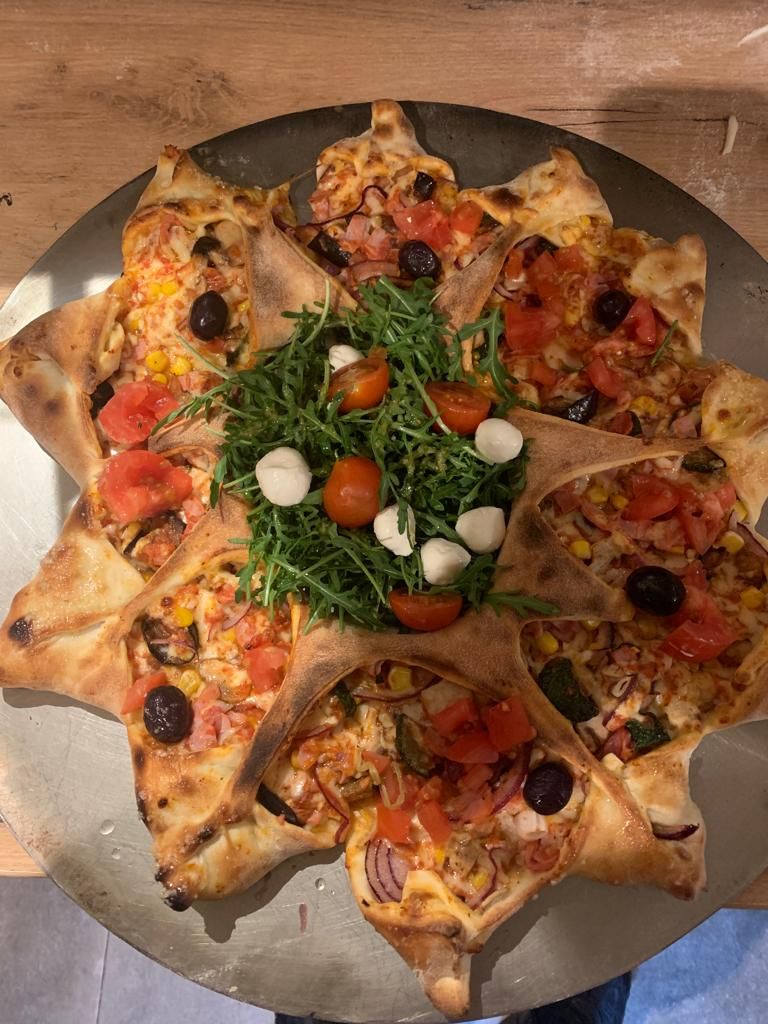 Ofenfrische köstliche Pizzas bei Giovanni