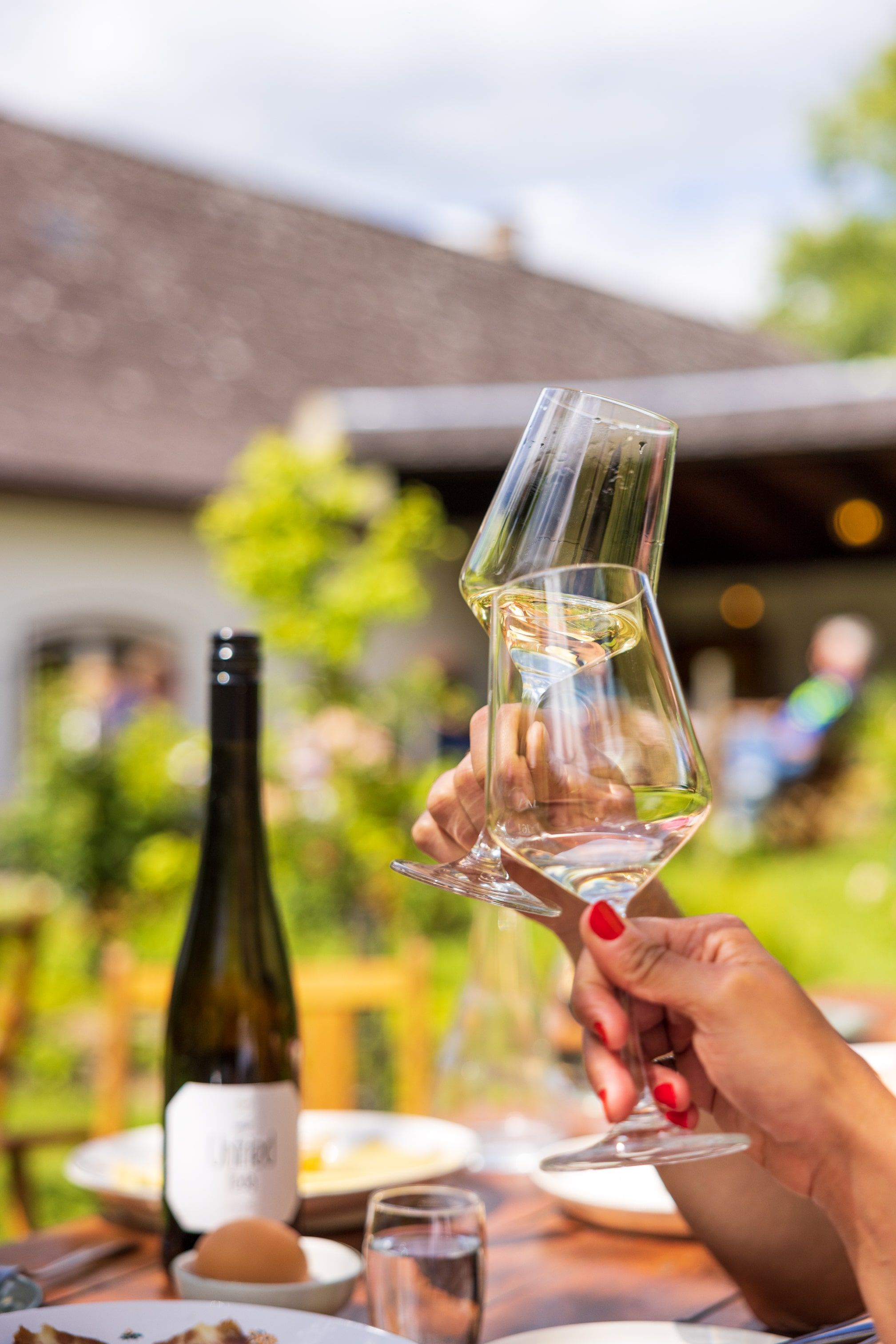 Ein Gläschen guten Wein genießen