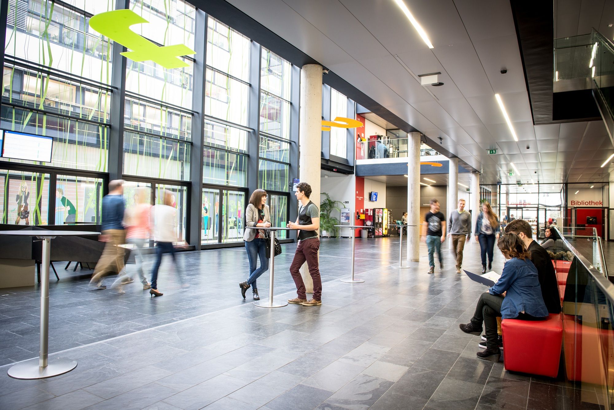 Moderne Lobby der University of Applied Sciences in St. Pölten