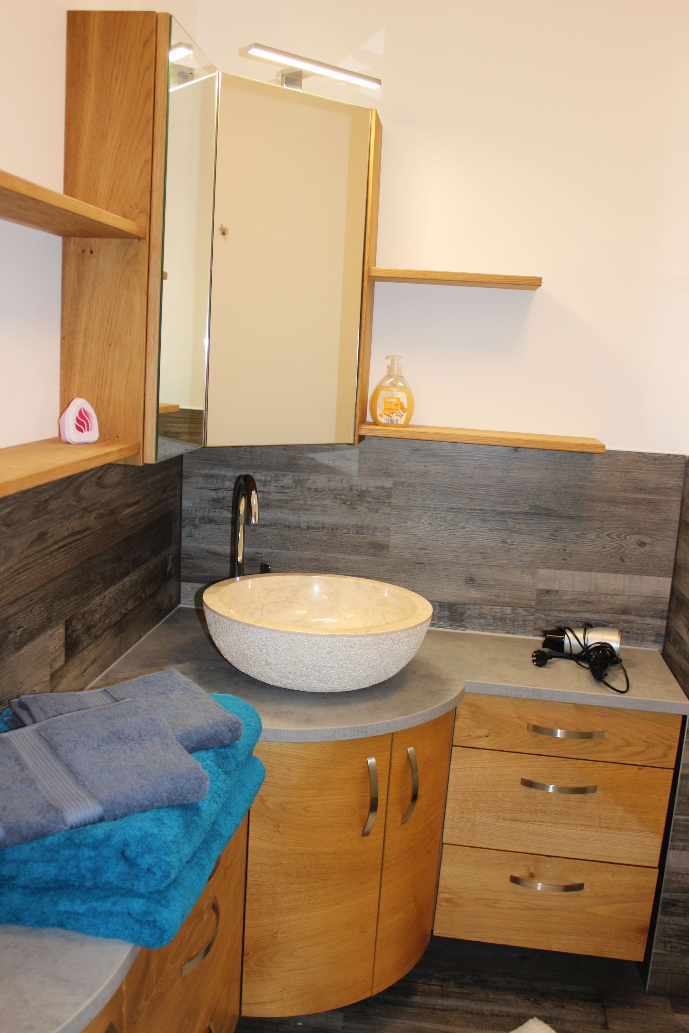 Tinyapartment - Badezimmer Waschtisch