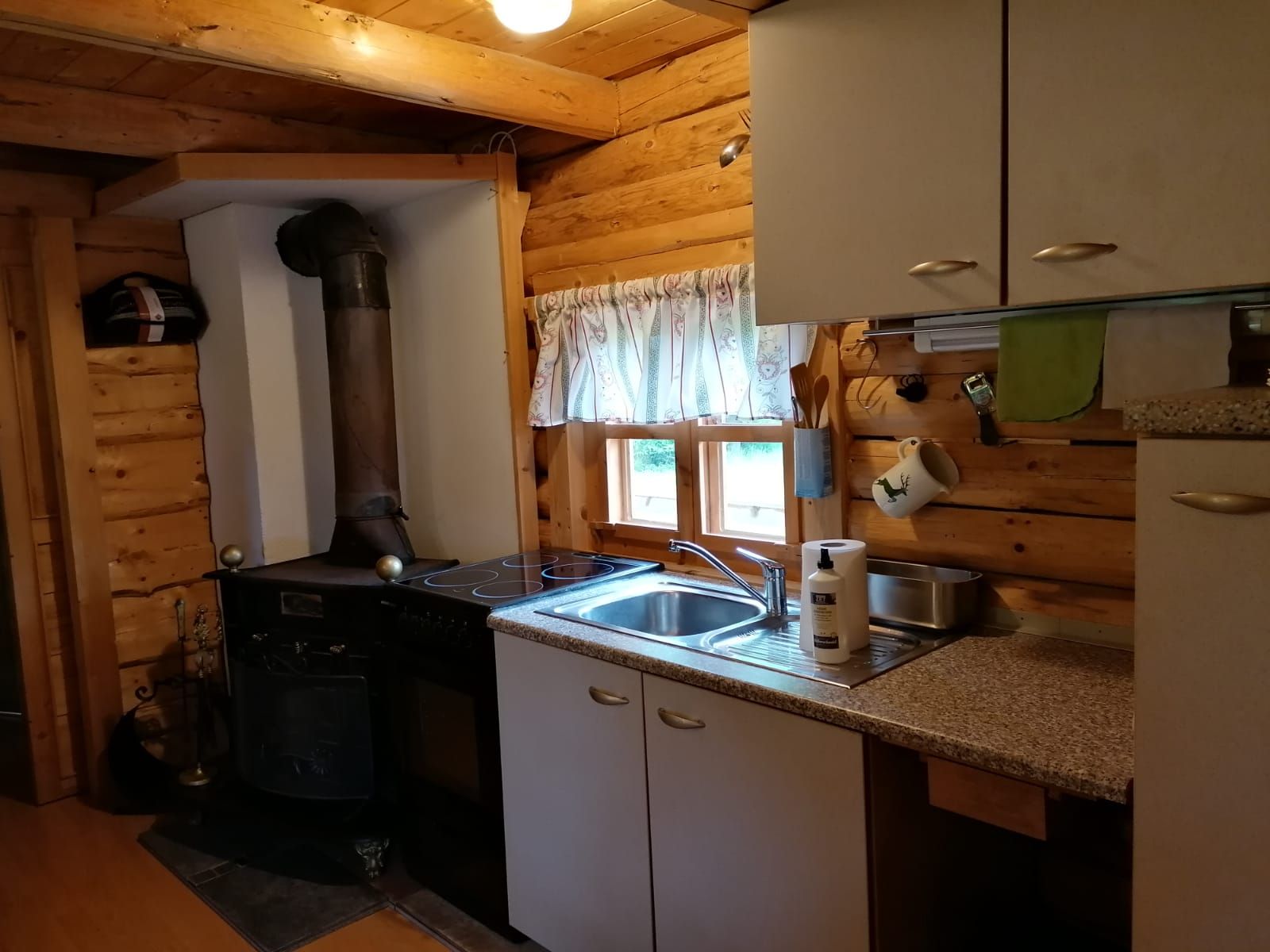 Küche in der Blockhütte