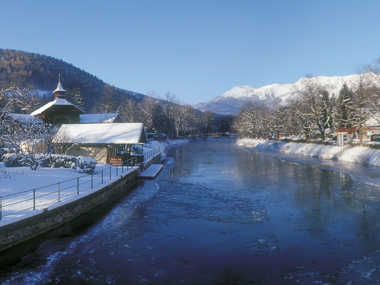 Payerbach entlang der Schwarza