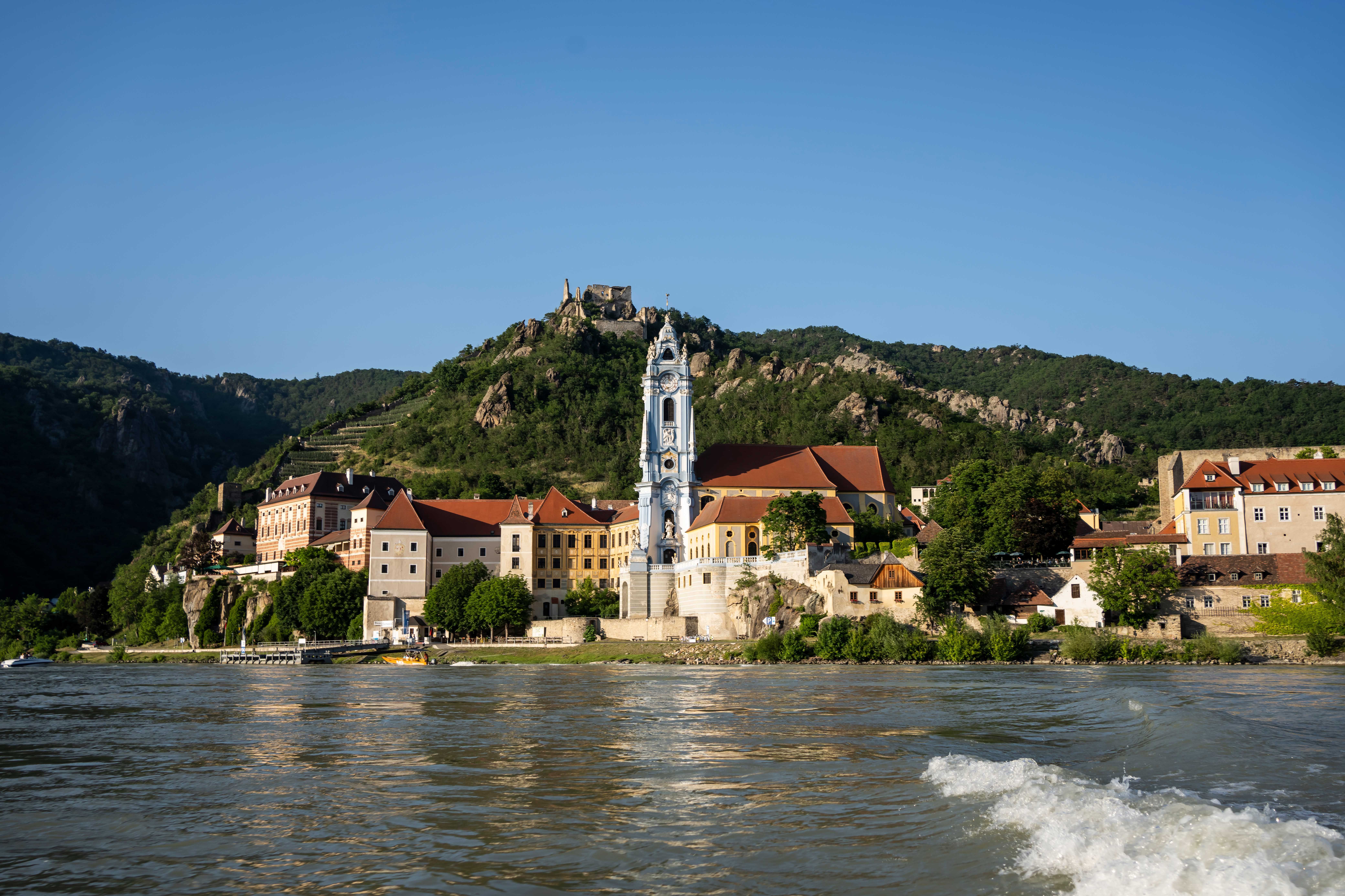 Stift Dürnstein vom Wasser aus