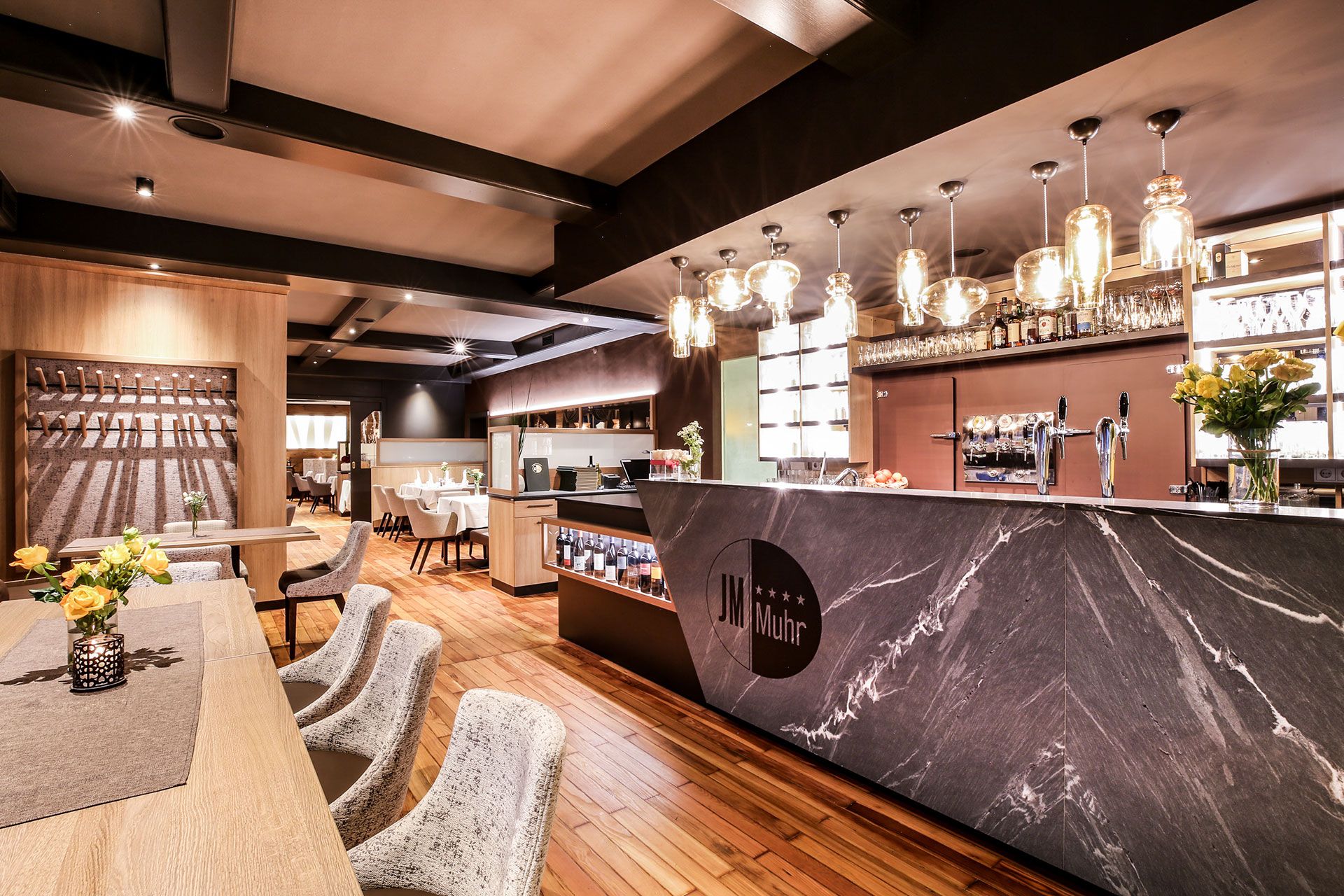 Eine Bar in einem Restaurant 