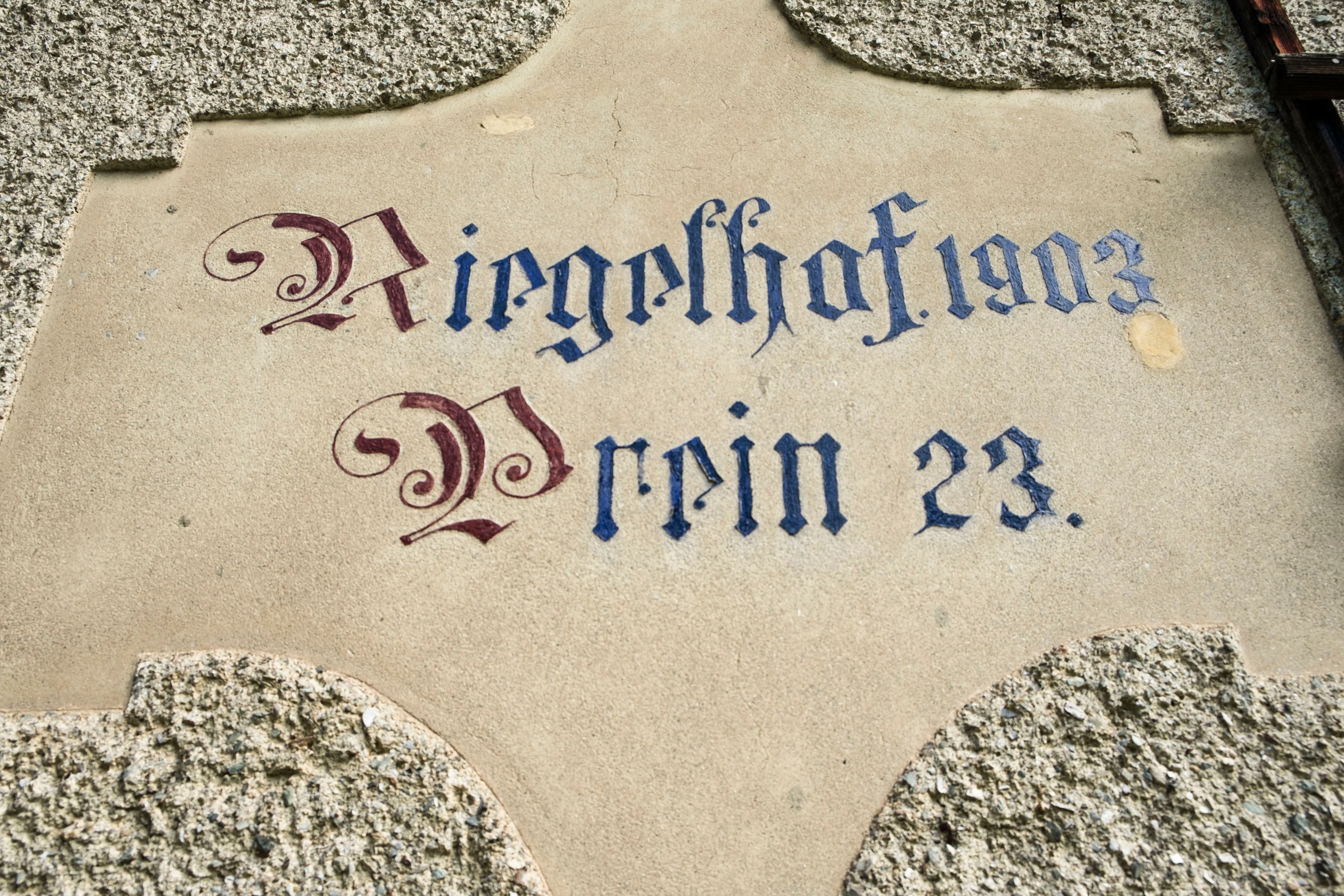 Inschrift 'Riegelhof 1903 Prein 23' auf einer Wand.