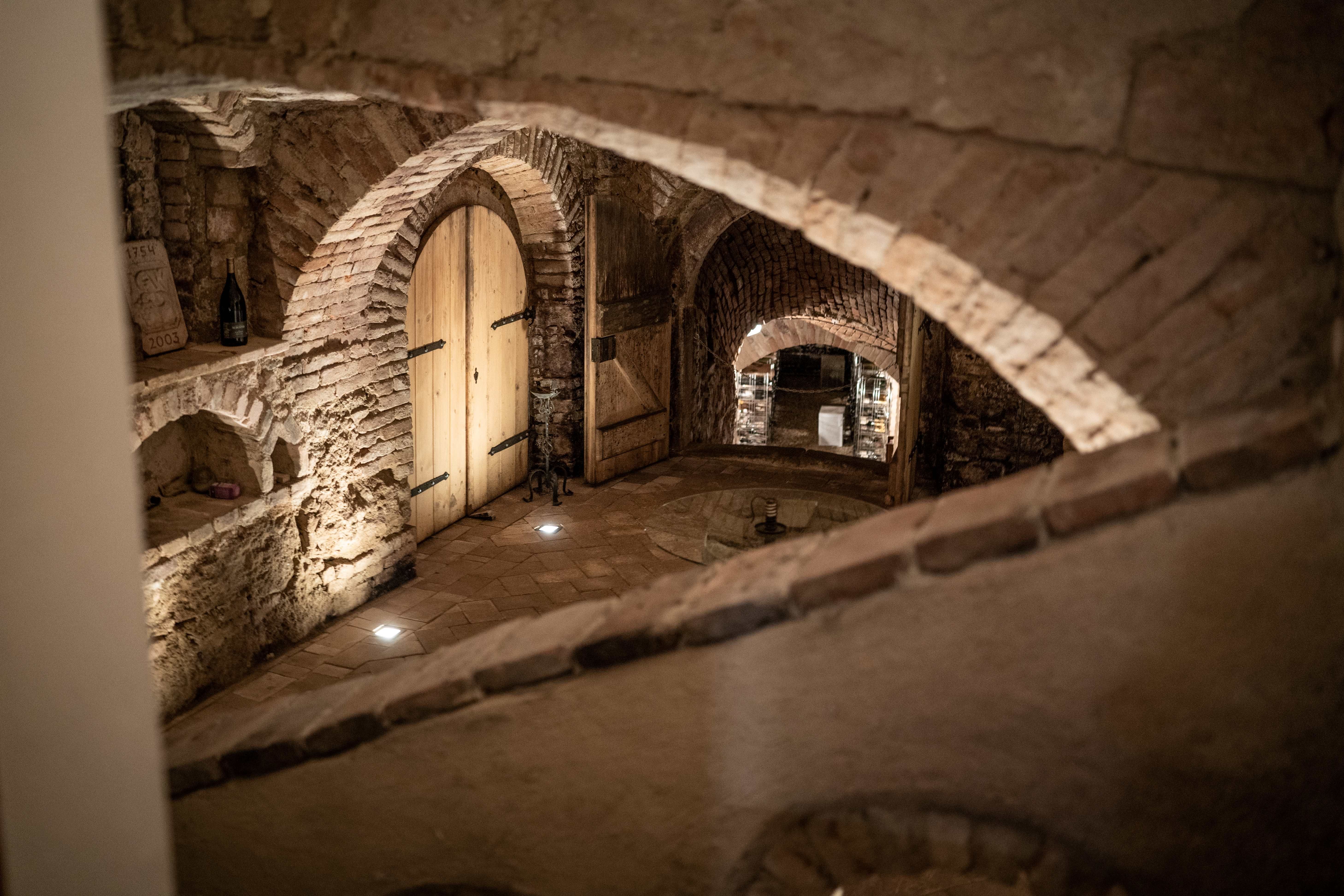 Keller im Weingut Schuster