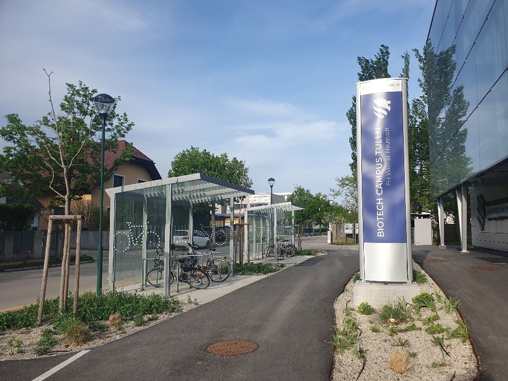 Fahrradabstellplatz mit Ladestation am Biotech Campus Tulln.