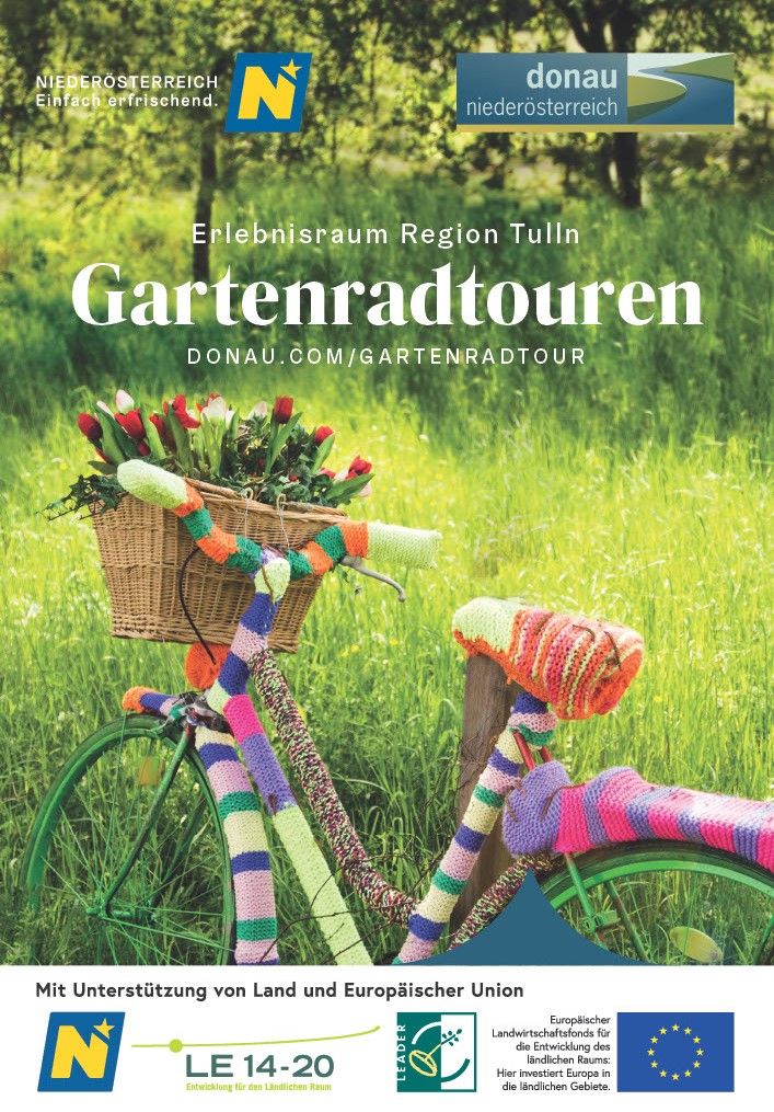 Coverbild: Ein umhäkeltes Fahrrad, das im Grünen an einem Holzpfeil lehnt. 
