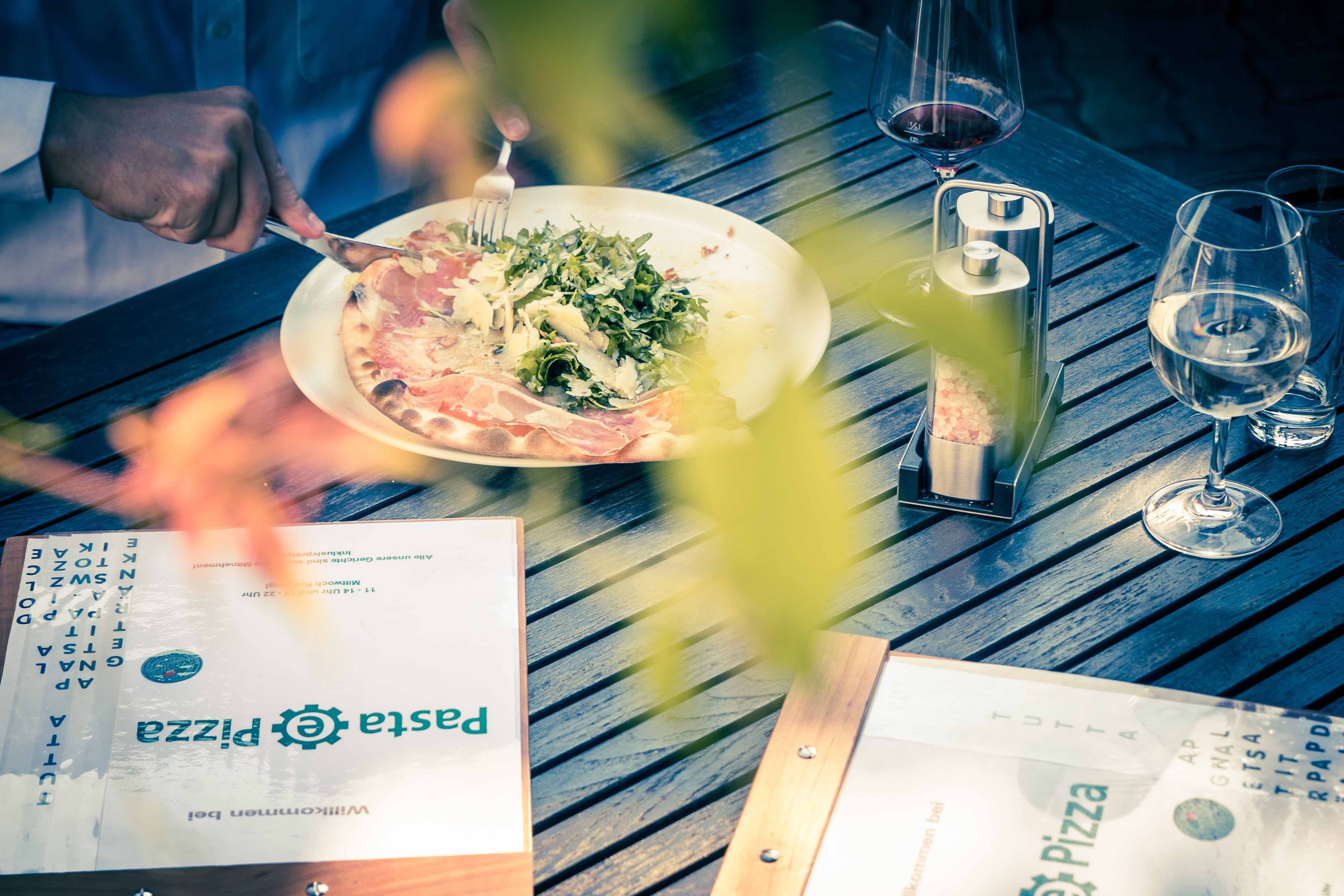 Pizza mit frischem Ruccola