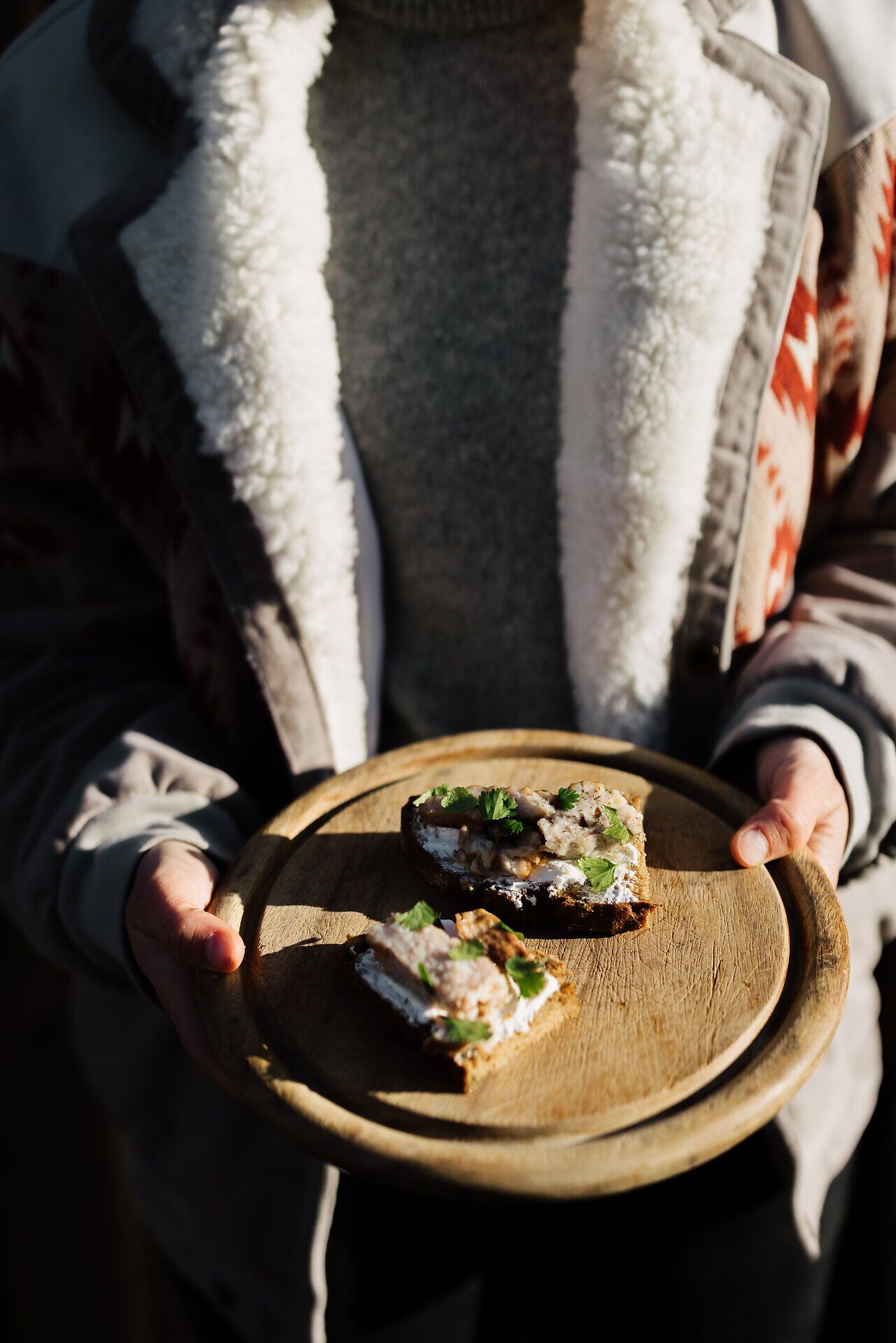 Genießen Sie die köstlichen Aromen des geräucherten Karpfens, während Sie in der malerischen Umgebung des Schlosses Litschau entspannen. Diese kulinarische Reise im Waldviertel verspricht unvergessliche Geschmackserlebnisse und eine harmonische Verbindung zur Natur.