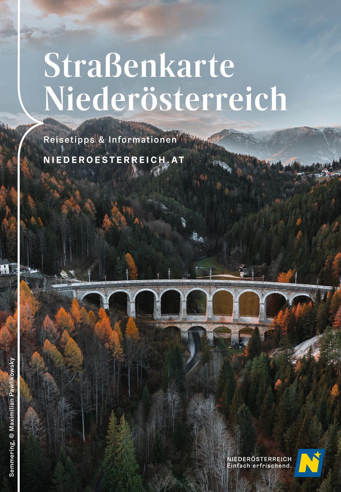 Cover der Straßenkarte Niederösterreich. Zeigt Viadukte der Semmeringeisenbahn im Herbst mit golden verfärbten Bäumen.