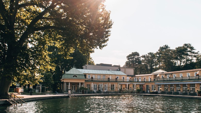 Lesungen am Gr&uuml;nen Becken in Bad V&ouml;slau, &copy; Romeo Felsenreich