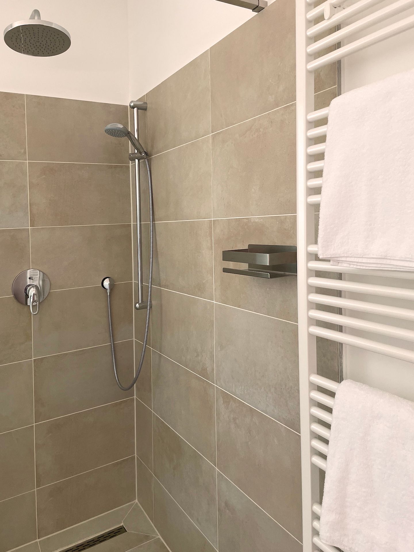 Große Walk-in Dusche