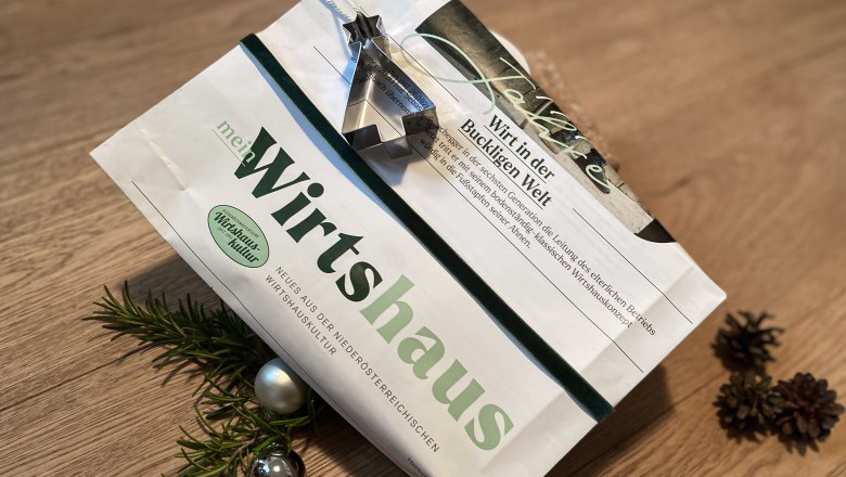 Nachhaltige Geschenkverpackung aus einer Wirtshauskultur-Zeitung, © Niederösterreich Werbung