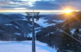 Sesselbahn Losenheim im Winter bei Sonnenaufgang, &copy; Christoph K&ouml;gler