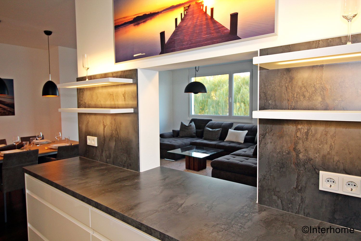 Küche mit Durchreiche Richtung Esszimmer 