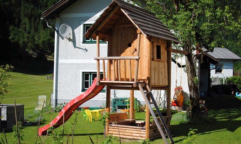 Ferienhaus Eva Deufl - Spielturm mit Sandkiste