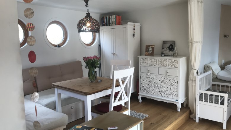 Wohnbereich Rosenrot, &copy; Bauer-Wolf