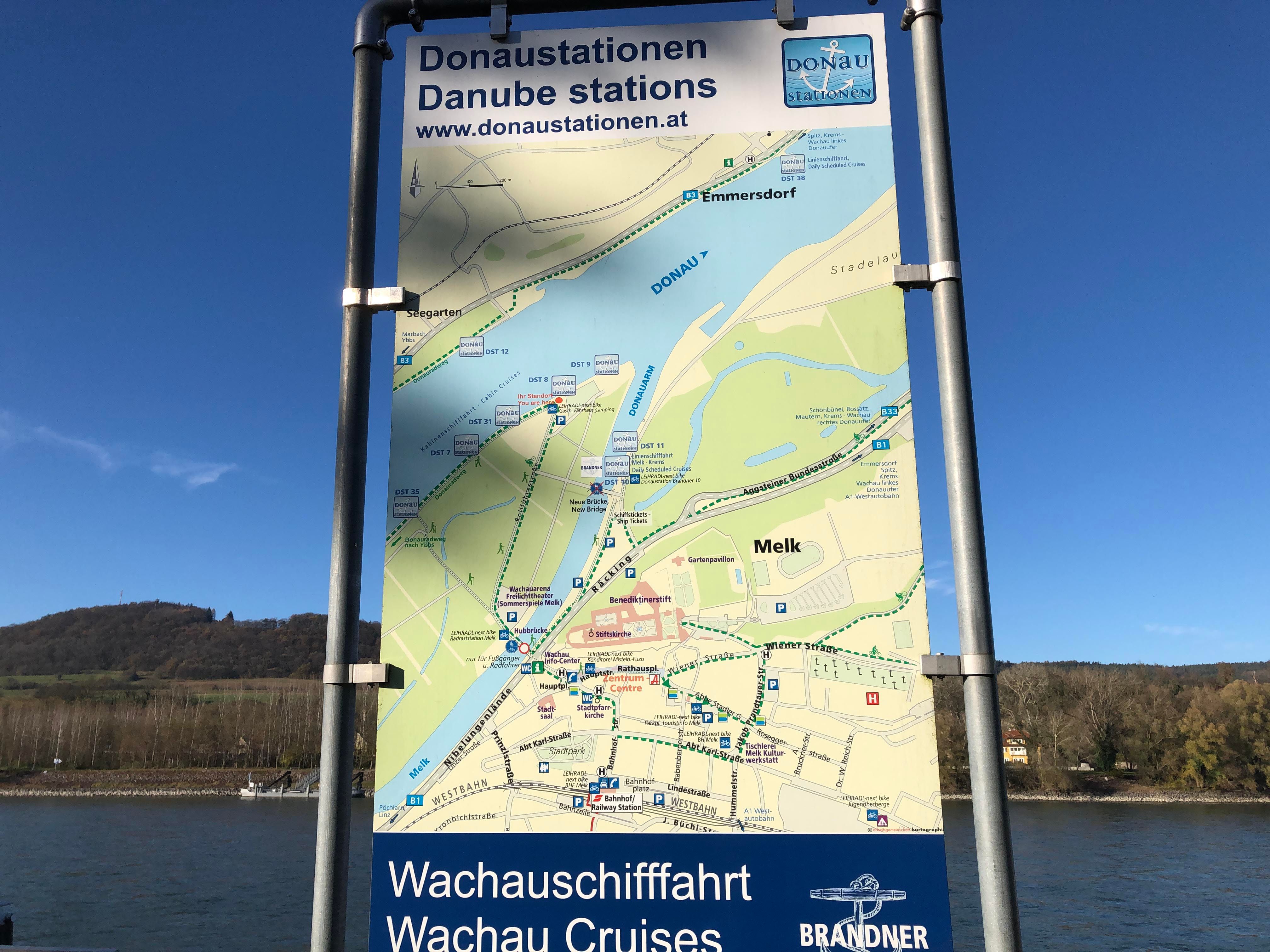 Orientierungstafel Donaustationen Melk