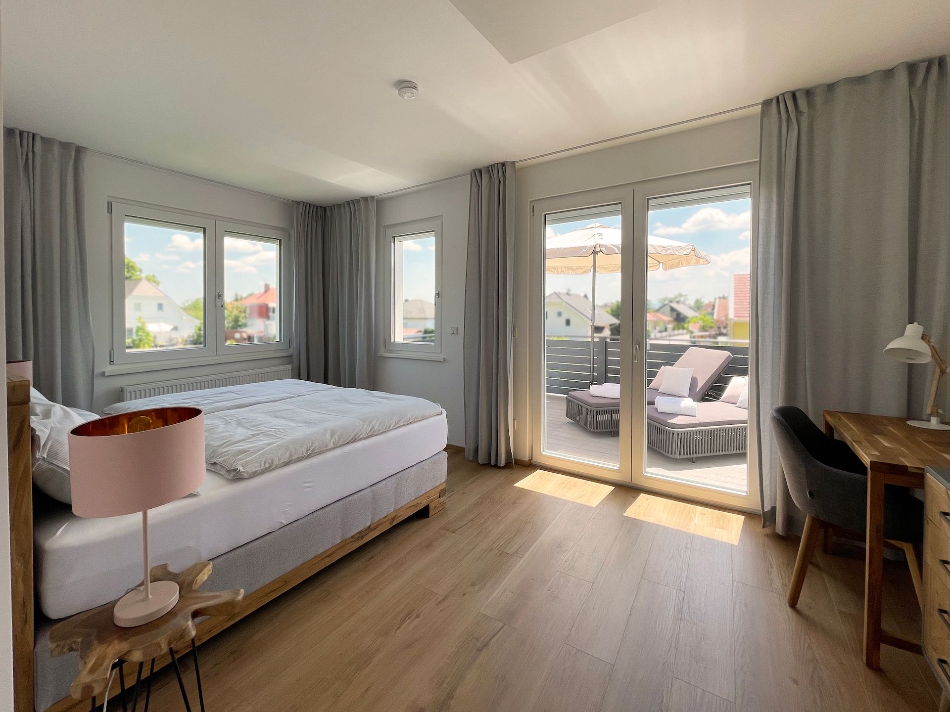Schlafzimmer 1 mit Balkon