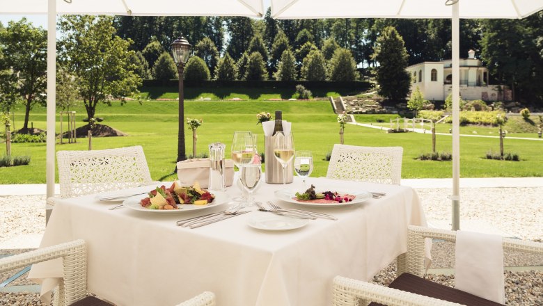 Schlossterrasse, &copy; Schloss Thalheim