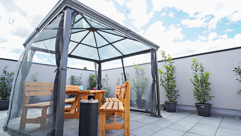 Terrasse, &copy; Nava Motel