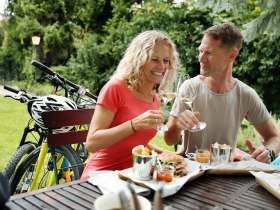 Eine St&auml;rkung bei einem der RADfreundlichen Gastgeber, &copy; weinfranz.at