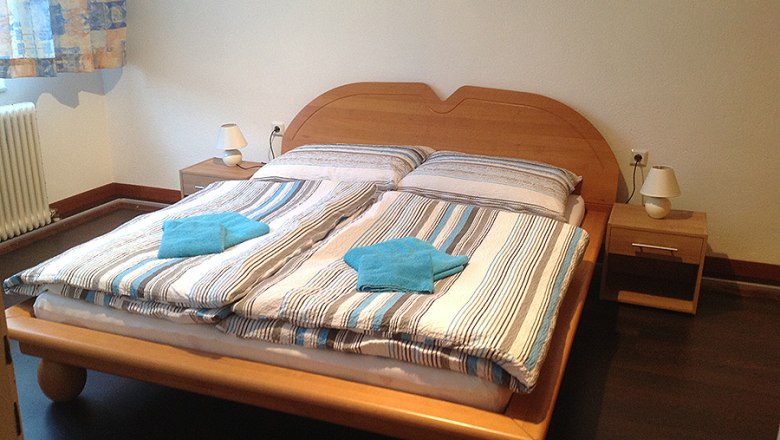 Schlafzimmer Doppelbett, &copy; GasthausSchmidtmayer