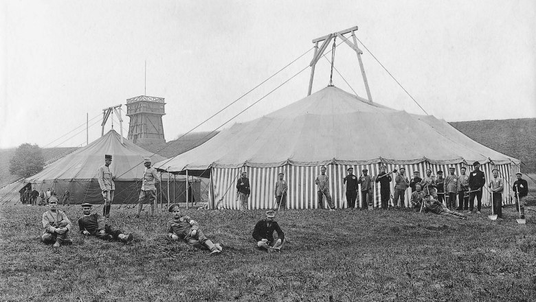 In der Anfangszeit des Lagers wurden die Gefangenen in Zelten untergebracht, © Stadtgemeinde Wieselburg