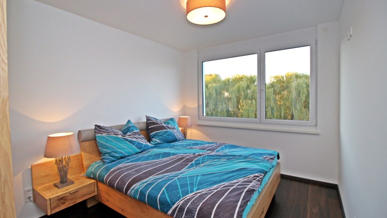 Schlafzimmer mit Doppelbett