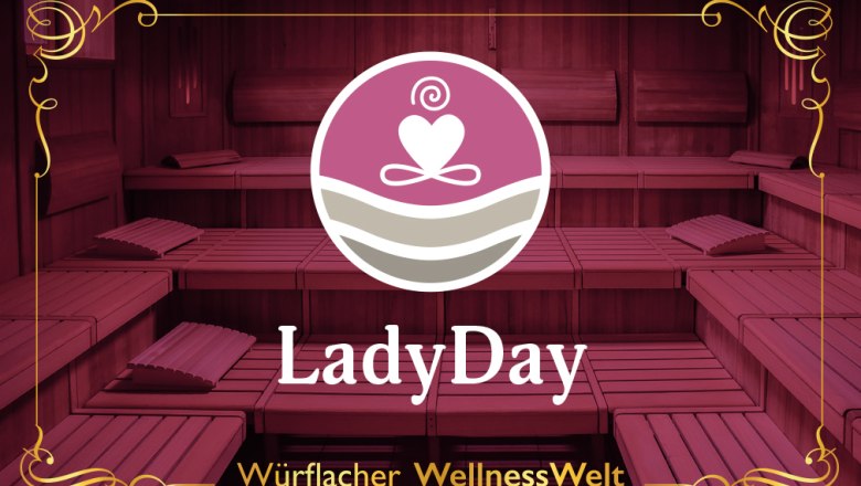 Ein stilisiertes Logo mit einer Figur in Meditationshaltung auf einem rosa Hintergrund, umgeben von einer Sauna. Text: LadyDay, Würflacher WellnessWelt.