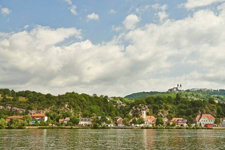 Blick Richtung Marbach an der Donau - im Hintergrund Maria Taferl