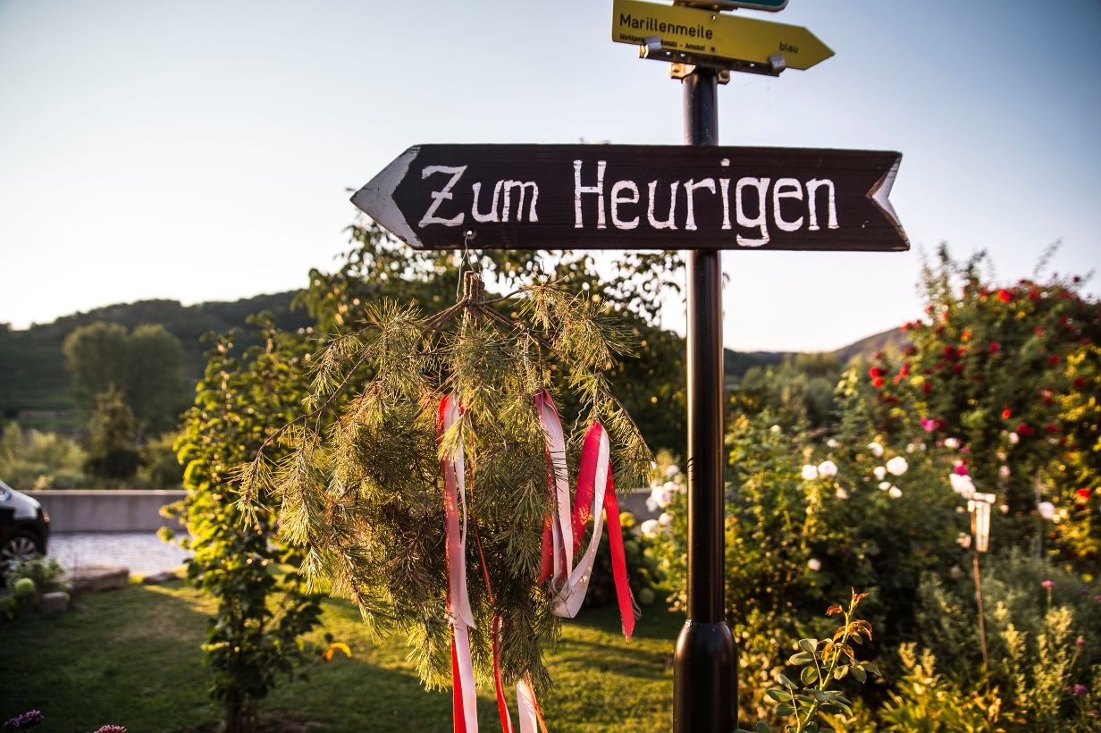 Ausgsteckt is - Zum Heurigen