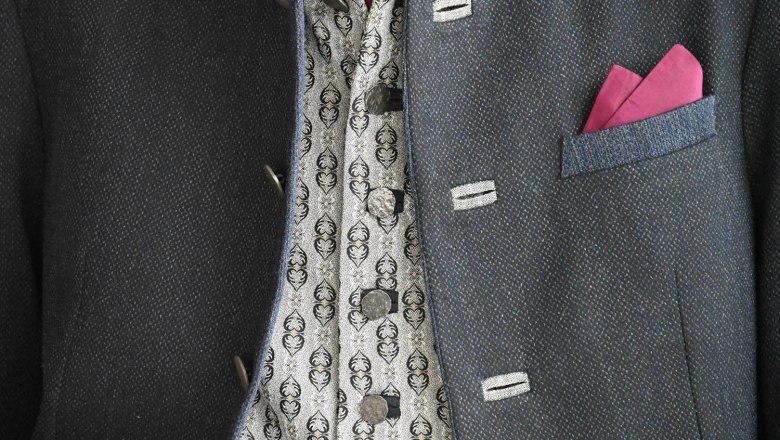 Von Christa Steinauer entworfen: Die junge Eisenstra&szlig;e-Tracht, &copy; www.eisenstrasse.info