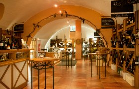 Vinothek, &copy; Althof Retz