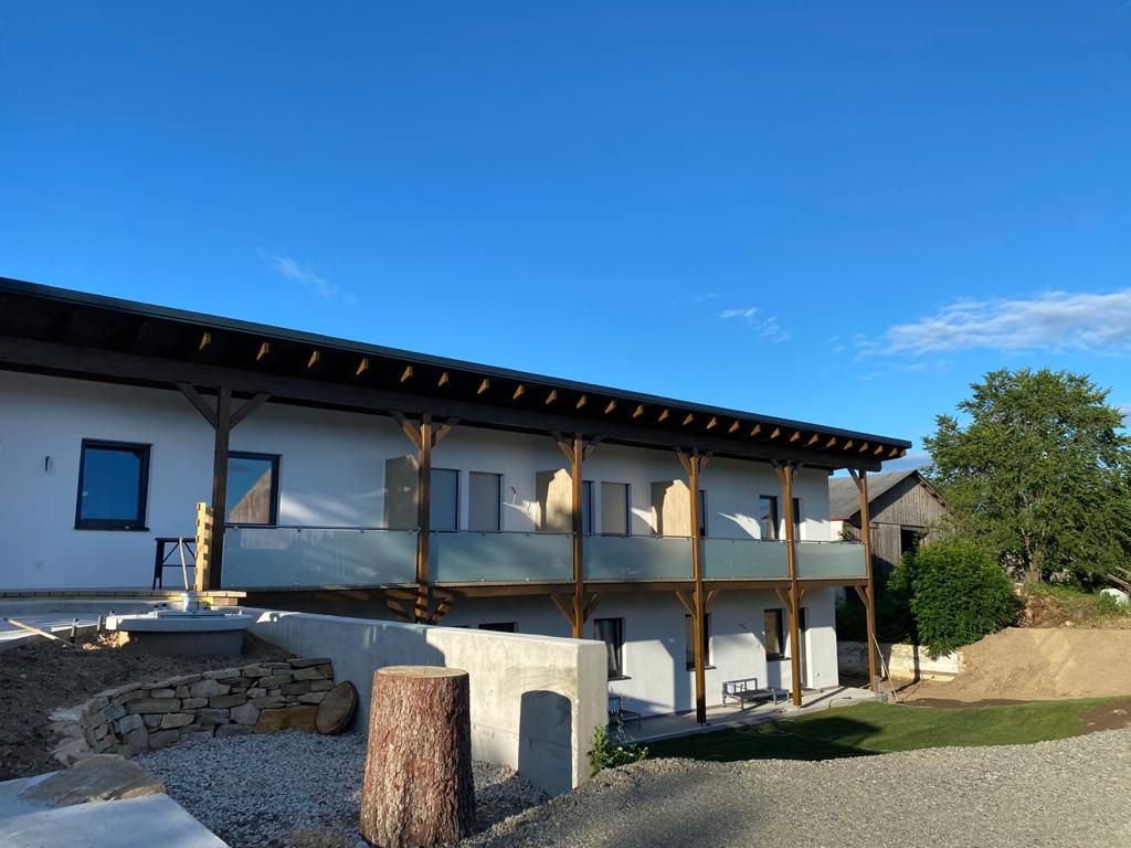 Südseite mit Balkon und Terrasse